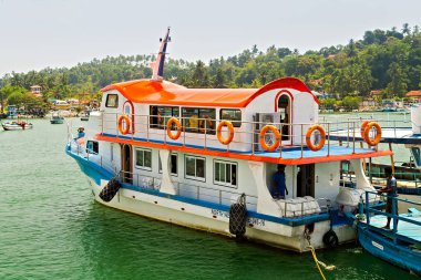 Mirissa Balina Tekne Turlarını İzliyor