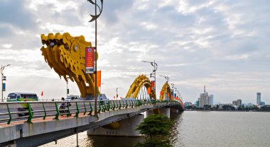Da Nang Han Nehri Vietnam Dragon Köprüsü.
