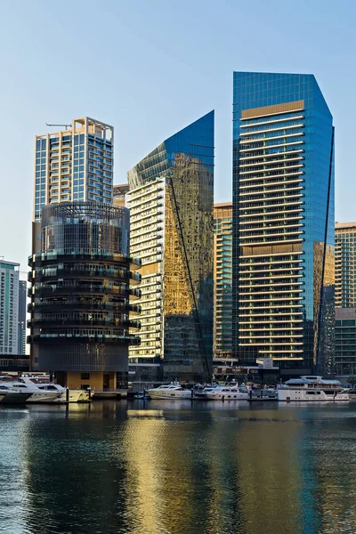 Dubai Yat Limanı gökdelenler kuleleri