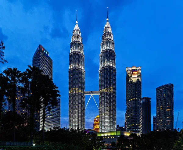 Kuala Lumpur şehir merkezi Ufuk çizgisi İkiz Kulesi Malezya