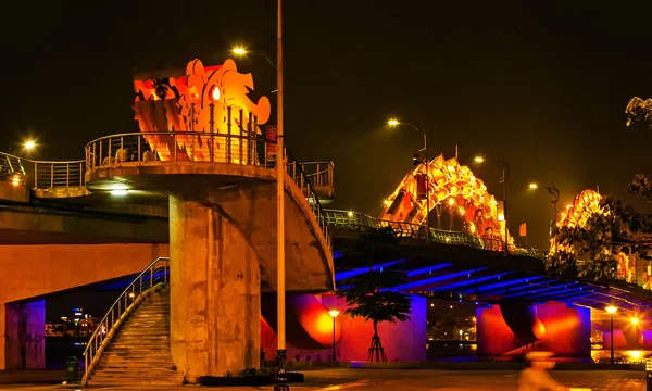 Dragon golden híd Han folyó Da Nang Vietnamban. — Stock Fotó