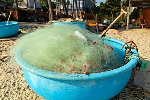 Рыбная ловля нейлона в бамбуковой вьетнамской рыбалке Ху — стоковое фото