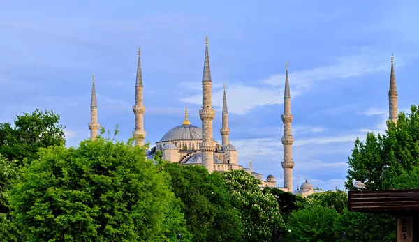 Cami minarelerinin. Osmanlı mimarisi Istanbul, Türkiye.