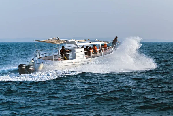 Pescadores barcos de pesca, Sri Lanka — Foto de Stock