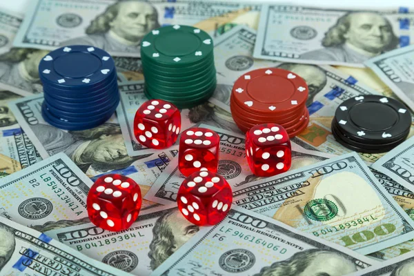 Kości Casino Casino red ciacha nam Dolar rachunki tło — Zdjęcie stockowe