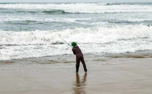 Bir balıkçı balıkçılık derin deniz balıkçılığı — Stok fotoğraf