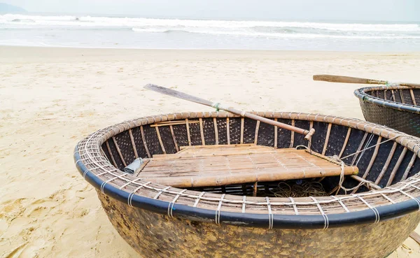 Geflochtener vietnamesischer Fischerkorb aus Bambus — Stockfoto