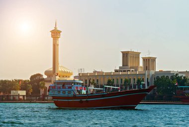 Turist tekneleri abra kanal Dubai, BAE eski şehir