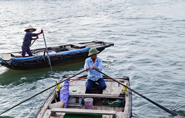 Vietnamese guild boat Halong Bay in Vietnam. — Stock Photo, Image
