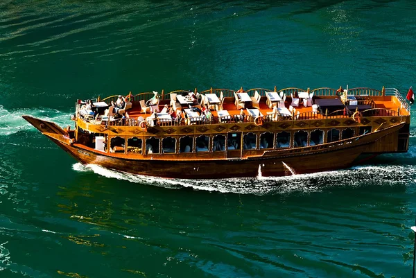 Dubai Marina Canal Private Dubai speedboat tour — Stock Photo, Image