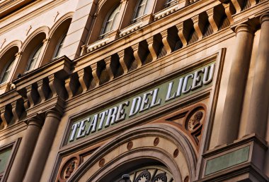  ünlü bina mimarisi Barcelona