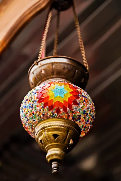Traditionell handgjorda arabisk lampa — Stockfoto