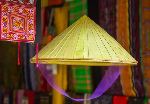 Chapéu tradicional vietnamita - Chapéu cônico (Non La ) — Fotografia de Stock