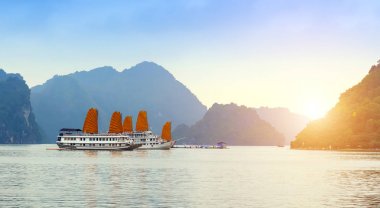 Keşif gemisi yelkenli Halong Bay Top Destinations Vietnam.