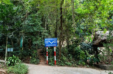 Navigasyon işareti Kim Giao Orman ve Ngu Lam Peak