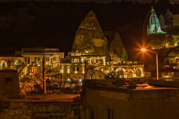 Goreme nighttime rock eco house, hotel cave town. Cappadocia, Tu — Stock Photo, Image