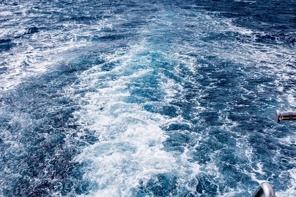Mavi deniz Kızıldeniz Deniz Kıyısı Mısır backgro Tekne Dalga okyanus izi — Stok fotoğraf