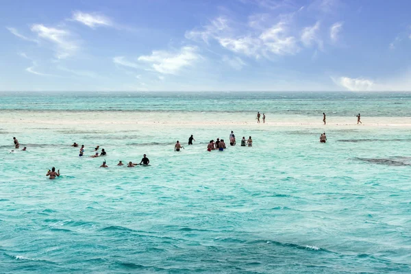 Red sea white sandy island. Egypt, Snorkel tourist snorkeling wi — Stock Photo, Image