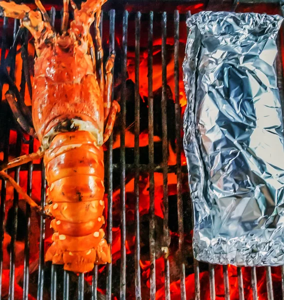 Kreeft koken barbecue Fire Grill close-up — Stockfoto