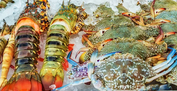 螃蟹海鲜混合冷冻冰 — 图库照片