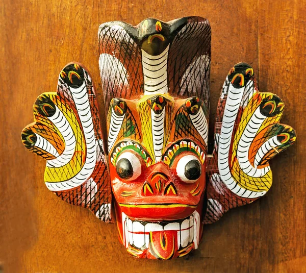 Παραδοσιακή μάσκα Κόμπρα διακόσμηση οικίας Σρι Λάνκα. — Φωτογραφία Αρχείου
