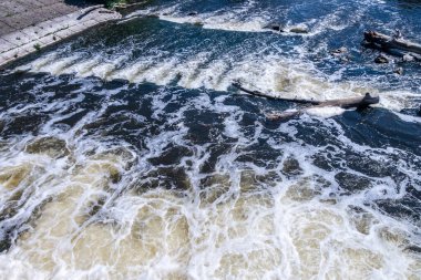 Nehre akan su. su saptırma barajı