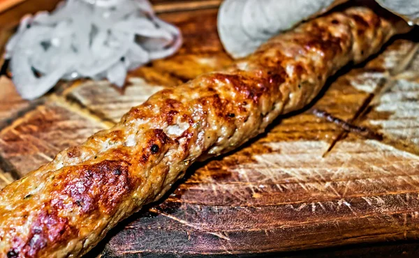 Essen Kebab, Lyulya-Kebab-Gerichte der orientalischen Küche — Stockfoto