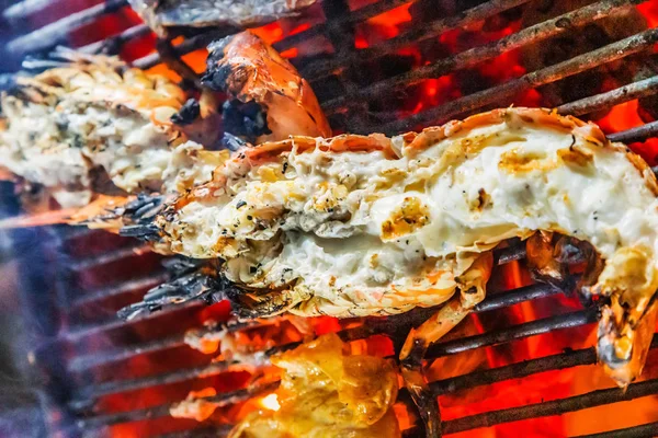Омары гриль пламя на пару шипящих продуктов питания Фон — стоковое фото