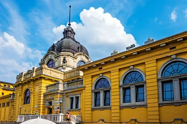 Baroque-style mineral springs Szechenyi Spa world-famous thermal — Stock Photo, Image