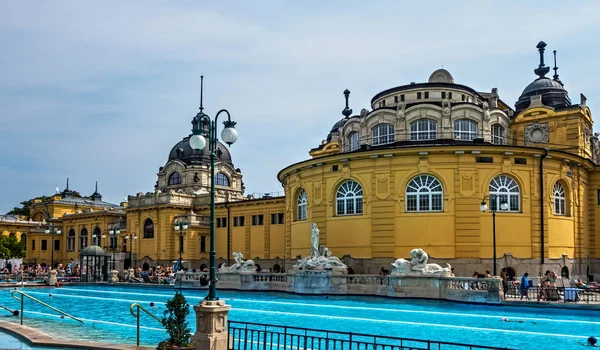 Budapešť světoznámé lázně termálních pramenů, Szechenyi Bath. Hungar — Stock fotografie