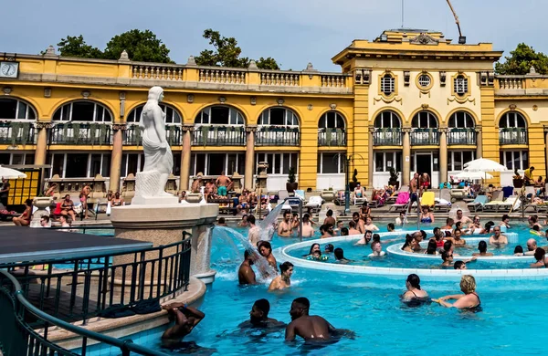 Sz 'chenyi Thermal Bath. termální lázně komplex v Maďarsku a — Stock fotografie