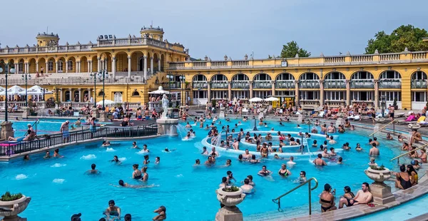 Budapešť světoznámé lázně termálních pramenů, Szechenyi Bath. Hungar — Stock fotografie