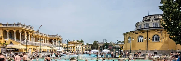 Sz 'chenyi Thermal Bath. V Budapešti v Maďarsku. Srpen 24, 2019 — Stock fotografie