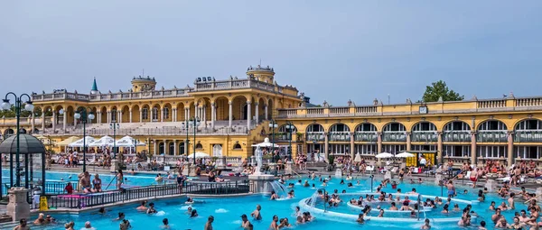 Szechenyiho lázně a bazén Budapest Hungary Europe. 24. srpna 201 — Stock fotografie