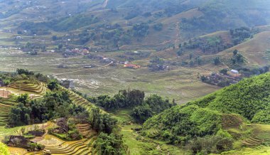 Dumanlı Dağlar, yeşil pirinç teraslarına panoramik manzara. Sapa Bölgesi, Lao Cai Eyaleti, Vietnam. Sa Pa Asia.