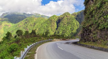 mavi gökyüzü bulutlu manzara arkaplanı