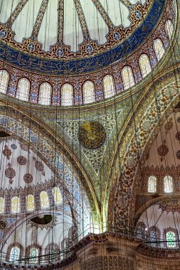 İSTANBUL, TURKEY - 1 Mayıs 2014: İstanbul, Türkiye 'deki Sultanahmet Mavi Camii' nin İçi