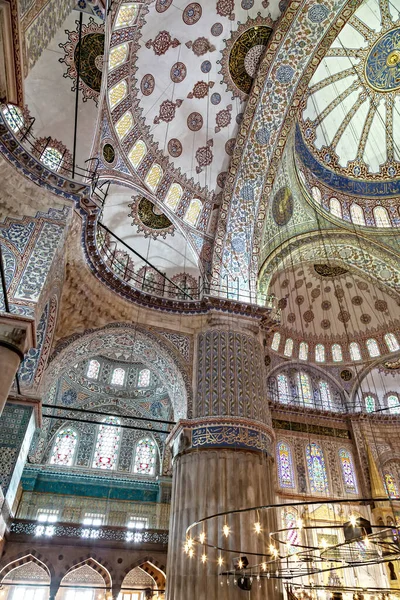 伊斯坦布尔 土耳其 2014年5月1日 著名的蓝色清真寺的内部 土耳其伊斯坦布尔的Sultanahmet清真寺 — 图库照片