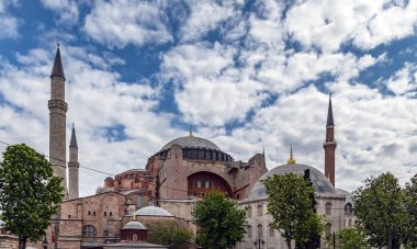 İstanbul 'daki Ayasofya Camii' nin dış mekanı Aya Sofya