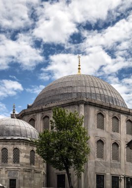 İstanbul 'daki Cupola Kubbesi, Yarı Kubbe ve Ayasofya Camii dış mekanı Aya Sofya.