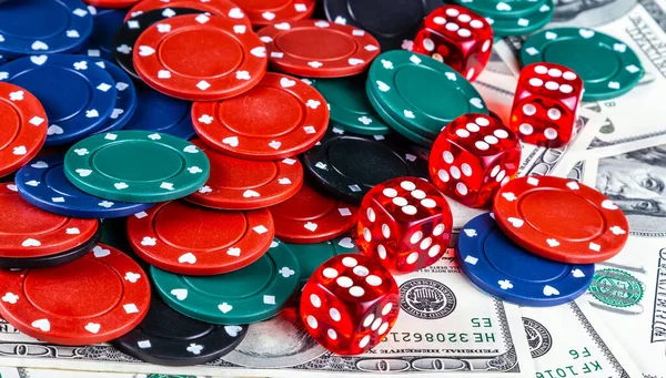 Rood Spel Dobbelstenen Dobbelstenen Casino Chips Tafel Casino Gokken — Stockfoto