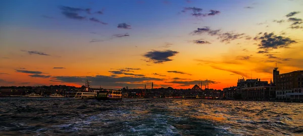 Zonsondergang Boven Istanbul Turkije Panoramisch Uitzicht Veerboot — Stockfoto