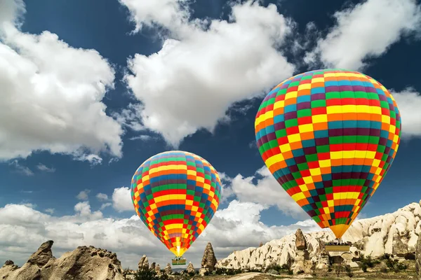 Färgglada Randiga Varmluftsballong Flyg Turer Kapadokya Ballonger Turism Turistattraktion Kappadokien — Stockfoto