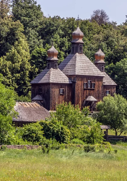Stará Vesnice Tradiční Dřevěný Kostel Architektonický Styl Krajiny — Stock fotografie