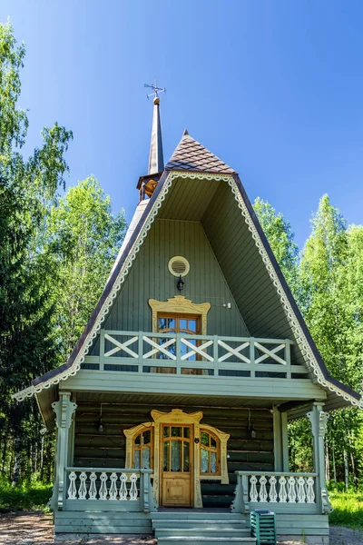 木造住宅 マンドロギロシア村観光トラップ — ストック写真