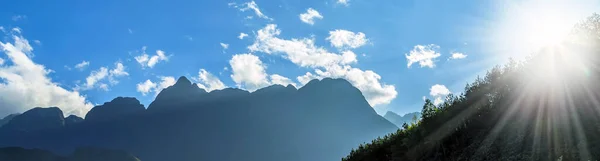Panoramatická Zelená Krajina Modrou Oblohou Scénický Pohled Hory Rozsah Tonkinese — Stock fotografie