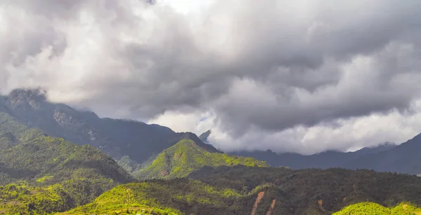 Panoramik Kırsal Alan Yeşili Sapa Vietnam Manzaralı Dağlar — Stok fotoğraf