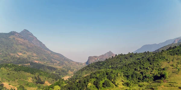 越南Tkinese Alps Sapa山区夏季山地全景山水景观 — 图库照片