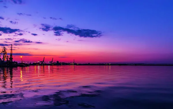 Verão Nascer Sol Paisagem Céu Azul Cena Porto Guindastes Recipiente — Fotografia de Stock