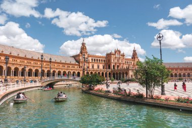 Sevilla 'daki İspanya Meydanı